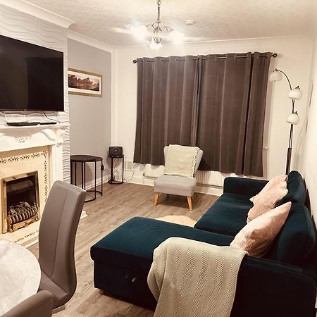 Come & Unwind In Charming 5 Bed House In Blackburn แบล็กเบิร์น ภายนอก รูปภาพ