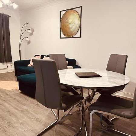 Come & Unwind In Charming 5 Bed House In Blackburn แบล็กเบิร์น ภายนอก รูปภาพ
