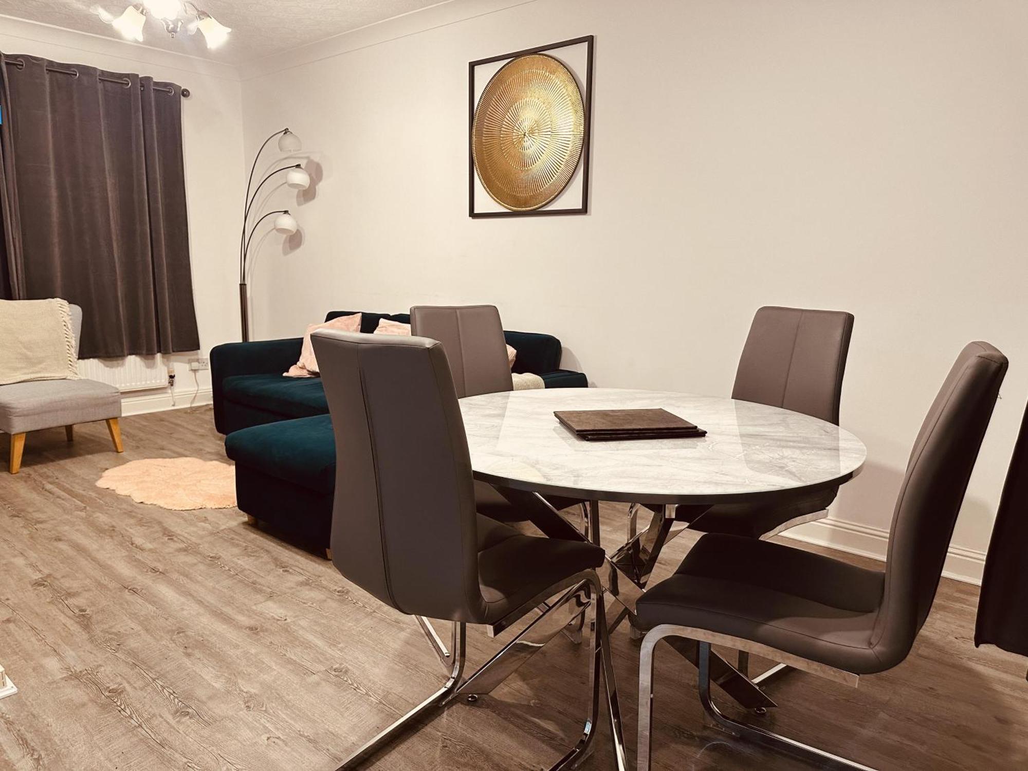 Come & Unwind In Charming 5 Bed House In Blackburn แบล็กเบิร์น ภายนอก รูปภาพ