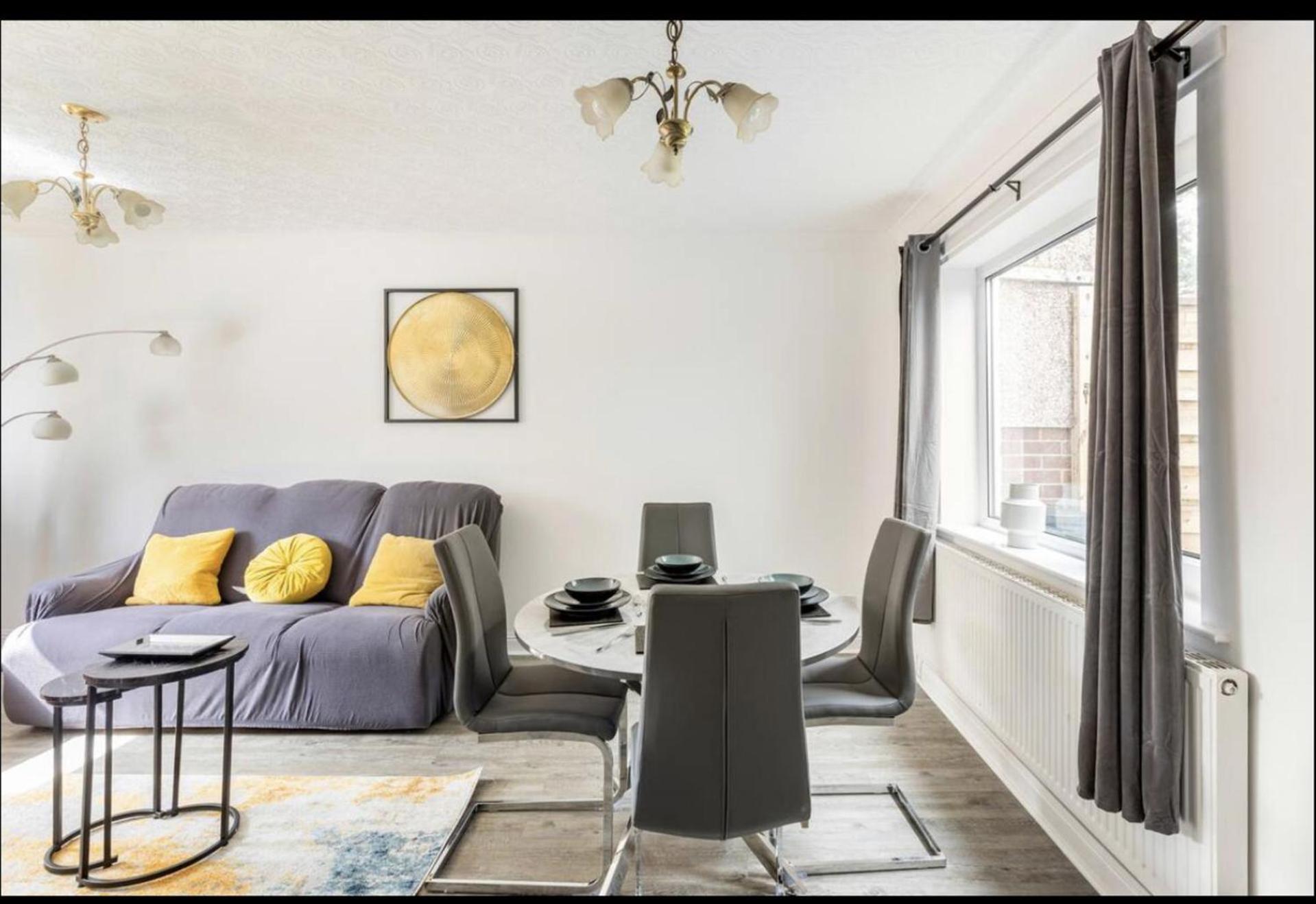 Come & Unwind In Charming 5 Bed House In Blackburn แบล็กเบิร์น ภายนอก รูปภาพ