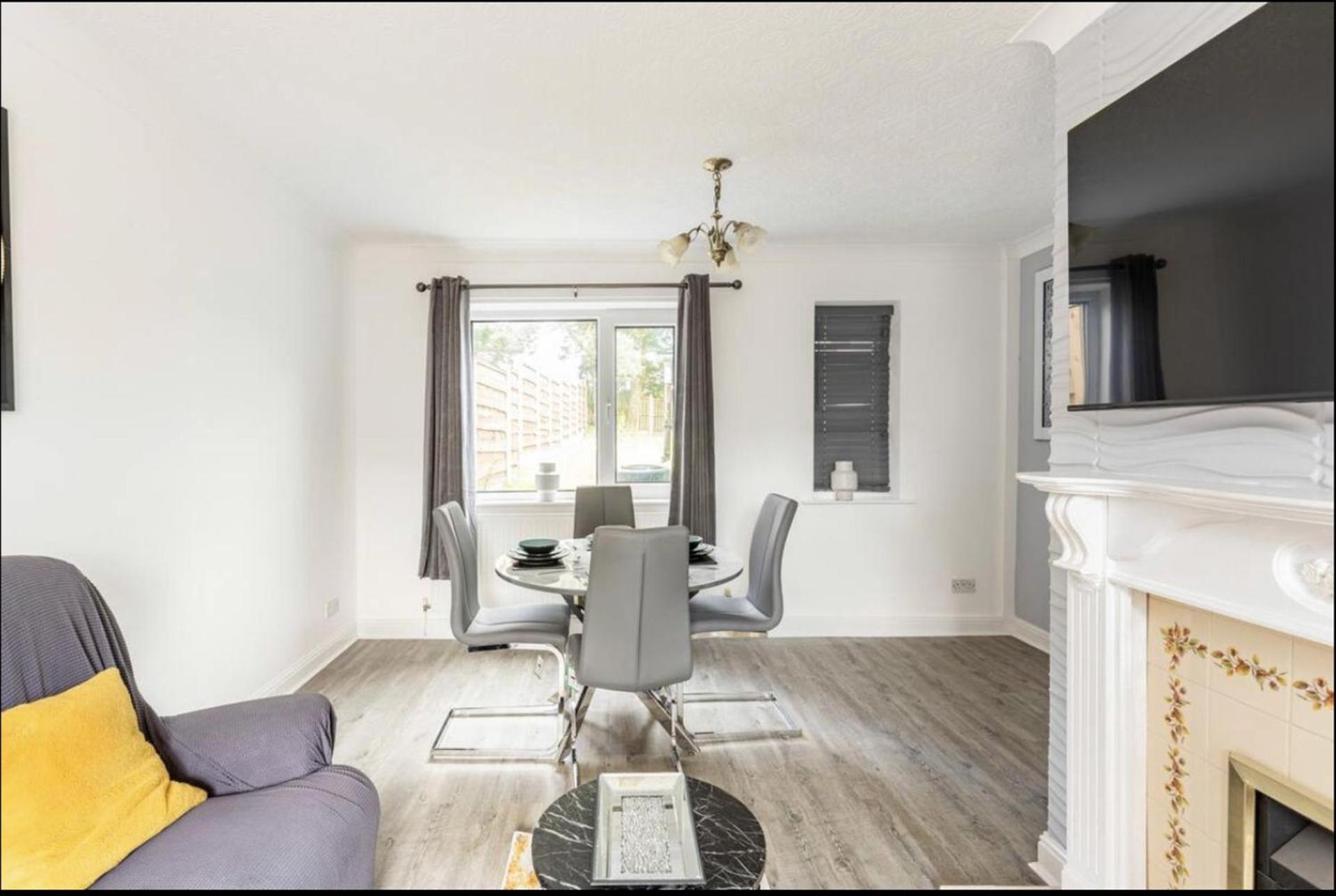 Come & Unwind In Charming 5 Bed House In Blackburn แบล็กเบิร์น ภายนอก รูปภาพ
