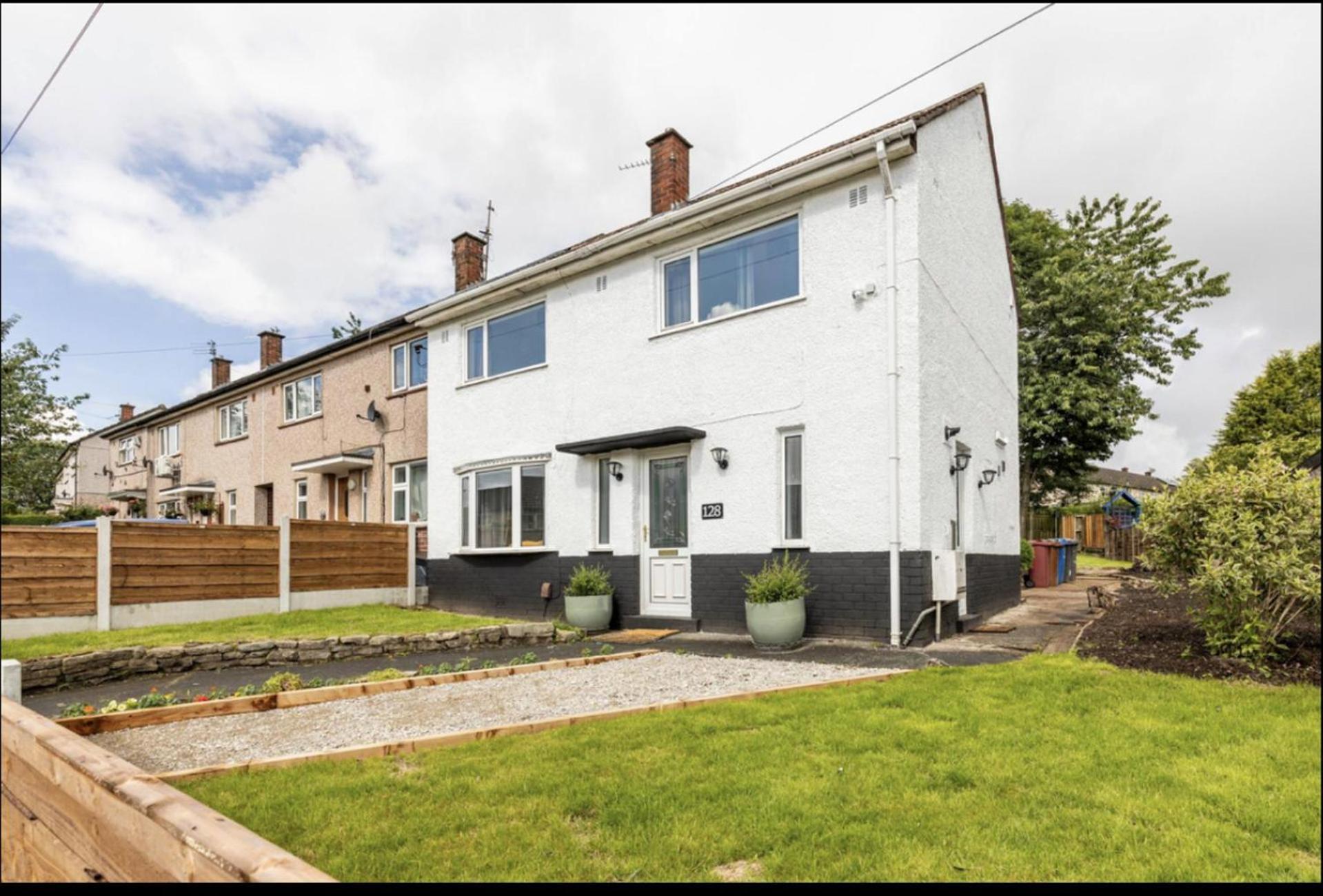 Come & Unwind In Charming 5 Bed House In Blackburn แบล็กเบิร์น ภายนอก รูปภาพ